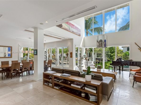 3835 Carole Ct, Miami FL 33133