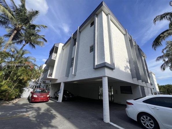 3582 NE 171st St 201, North Miami Beach FL 33160