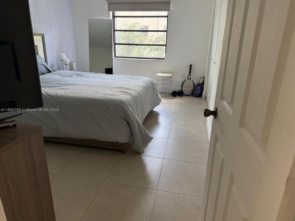 3582 NE 171st St 201, North Miami Beach FL 33160