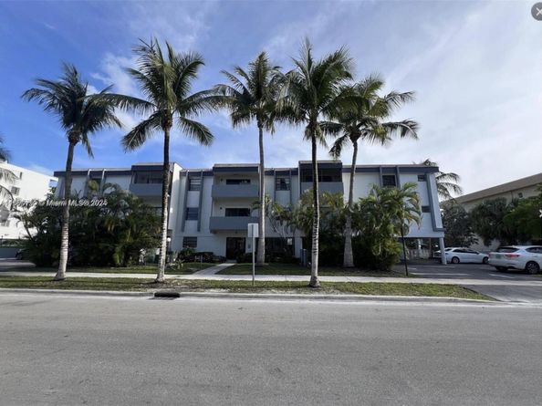 3582 NE 171st St 201, North Miami Beach FL 33160