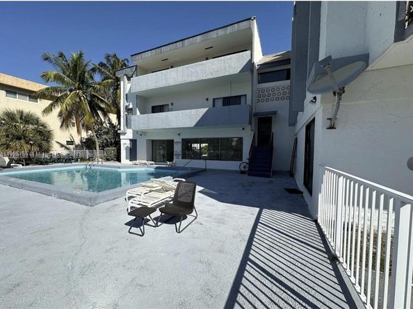 3582 NE 171st St 201, North Miami Beach FL 33160