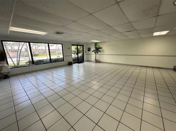3582 NE 171st St 201, North Miami Beach FL 33160