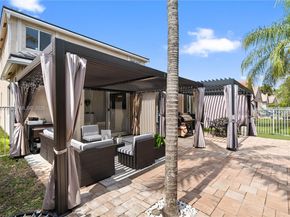 1500 Canary Island Dr, Weston FL 33327