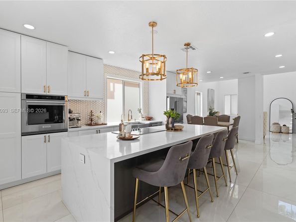 1500 Canary Island Dr, Weston FL 33327