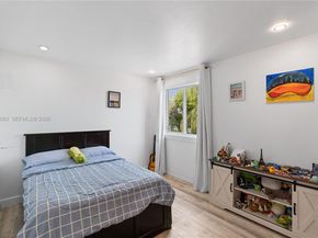 1500 Canary Island Dr, Weston FL 33327