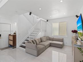 1500 Canary Island Dr, Weston FL 33327