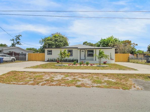 2840 NW 171st St, Miami Gardens FL 33056