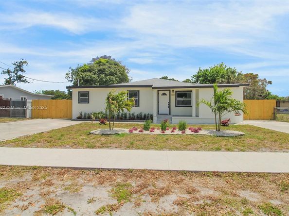 2840 NW 171st St, Miami Gardens FL 33056