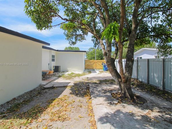 2840 NW 171st St, Miami Gardens FL 33056