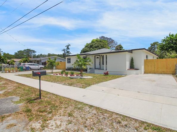 2840 NW 171st St, Miami Gardens FL 33056