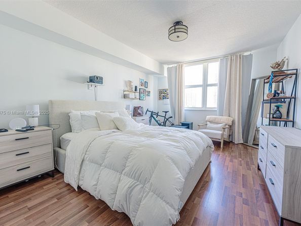31 SE 5 St 1603, Miami FL 33131