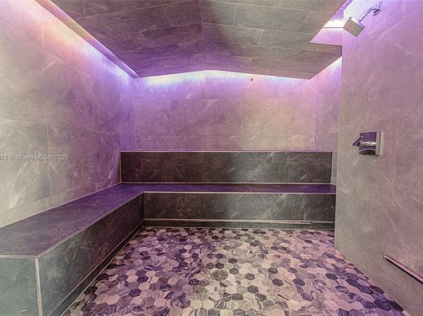 31 SE 5 St 1603, Miami FL 33131