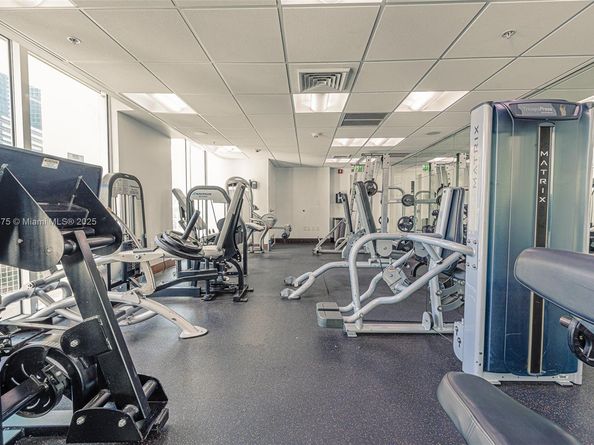 31 SE 5 St 1603, Miami FL 33131