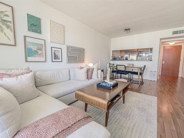 31 SE 5 St 1603, Miami FL 33131