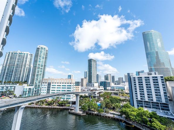 31 SE 5 St 1603, Miami FL 33131