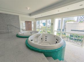 31 SE 5 St 1603, Miami FL 33131