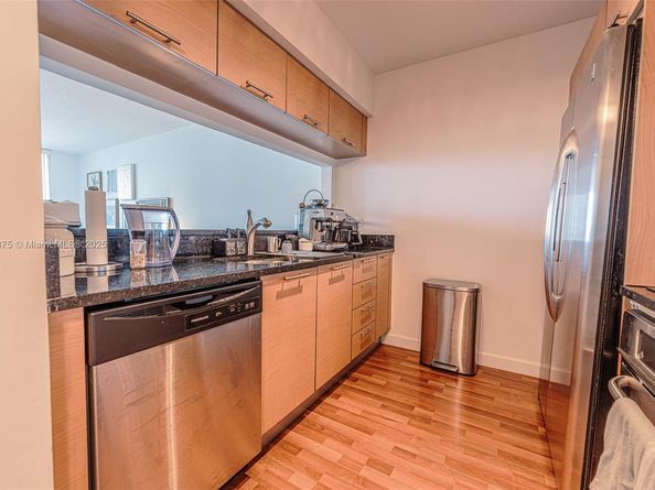 31 SE 5 St 1603, Miami FL 33131