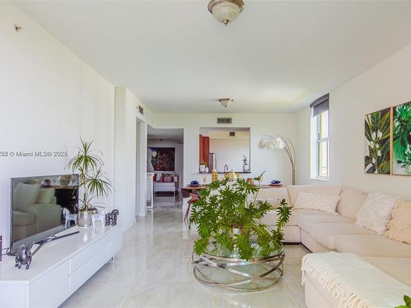3340 NE 190th St 1101, Aventura FL 33180