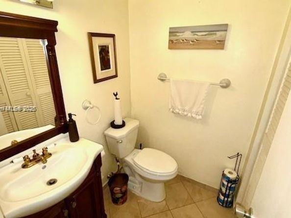 Undisclosed Address #A11829316, Hollywood FL 33021