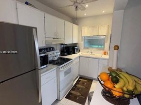 Undisclosed Address #A11829316, Hollywood FL 33021