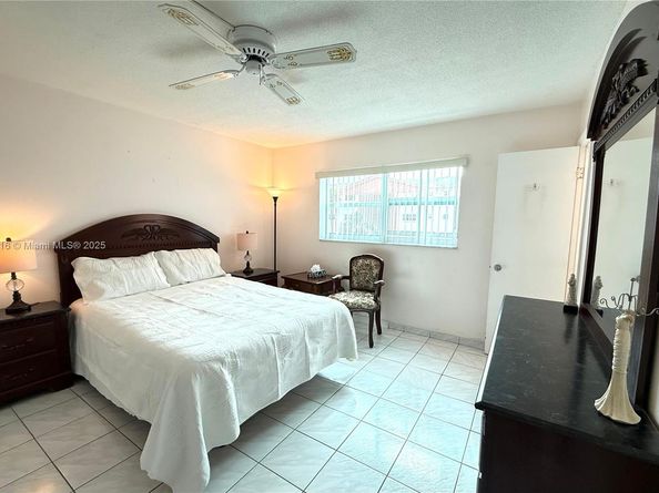 Undisclosed Address #A11829316, Hollywood FL 33021