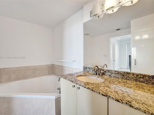 1830 Radius Dr 609, Hollywood FL 33020