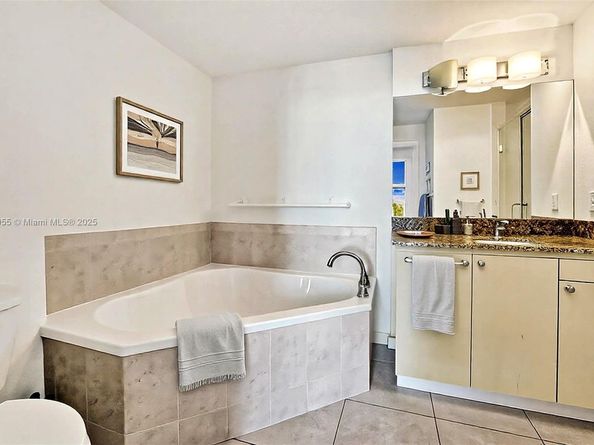 1830 Radius Dr 609, Hollywood FL 33020