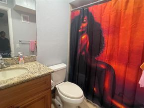 11040 S Lakeview Dr, Pembroke Pines FL 33026