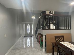 11040 S Lakeview Dr, Pembroke Pines FL 33026