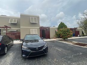 11040 S Lakeview Dr, Pembroke Pines FL 33026