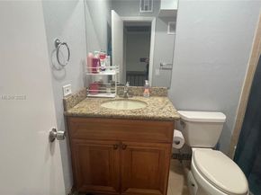 11040 S Lakeview Dr, Pembroke Pines FL 33026