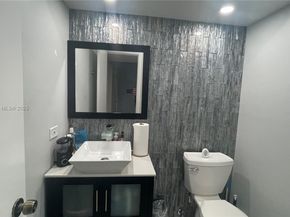 11040 S Lakeview Dr, Pembroke Pines FL 33026