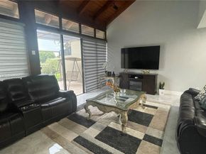 11040 S Lakeview Dr, Pembroke Pines FL 33026