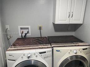 11040 S Lakeview Dr, Pembroke Pines FL 33026