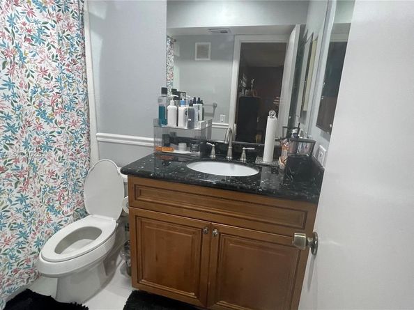 11040 S Lakeview Dr, Pembroke Pines FL 33026