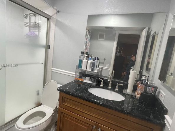 11040 S Lakeview Dr, Pembroke Pines FL 33026