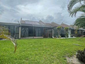 11040 S Lakeview Dr, Pembroke Pines FL 33026