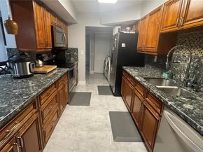 11040 S Lakeview Dr, Pembroke Pines FL 33026