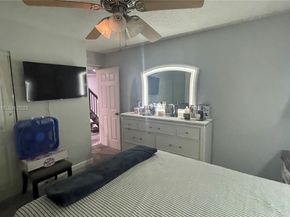 11040 S Lakeview Dr, Pembroke Pines FL 33026