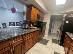11040 S Lakeview Dr, Pembroke Pines FL 33026