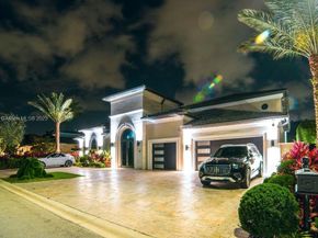 541 E Enclave Cir E, Pembroke Pines FL 33027