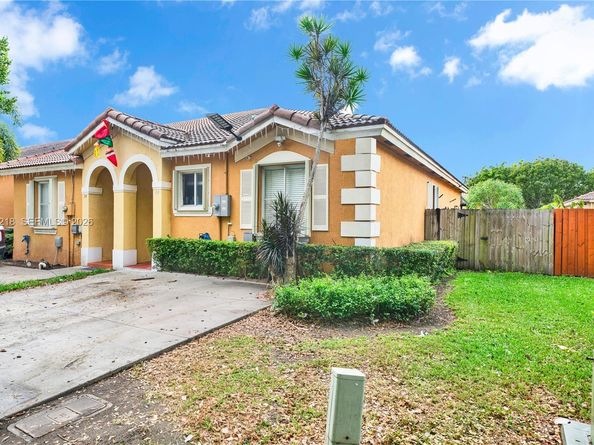 64 SW 15th Ter, Homestead FL 33030