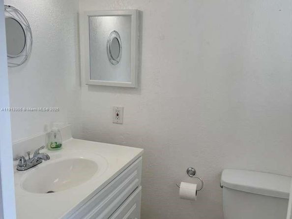 3001 NW 46th Ave 207, Lauderdale Lakes FL 33313