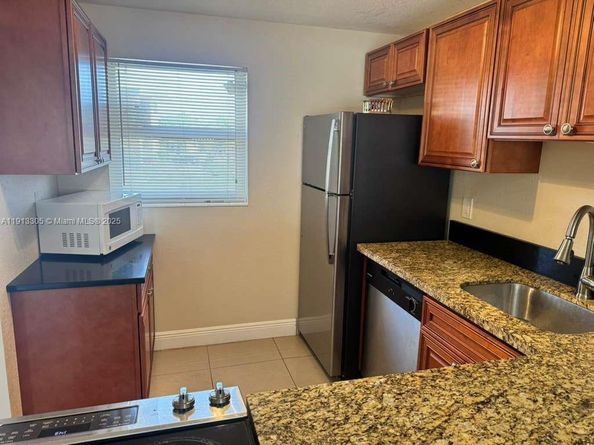 3001 NW 46th Ave 207, Lauderdale Lakes FL 33313