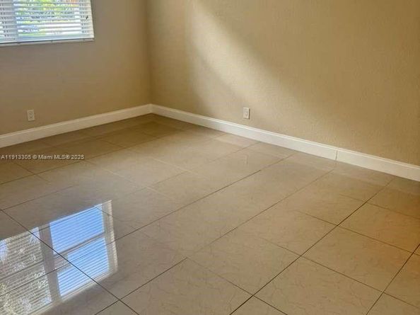 3001 NW 46th Ave 207, Lauderdale Lakes FL 33313