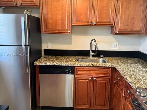 3001 NW 46th Ave 207, Lauderdale Lakes FL 33313