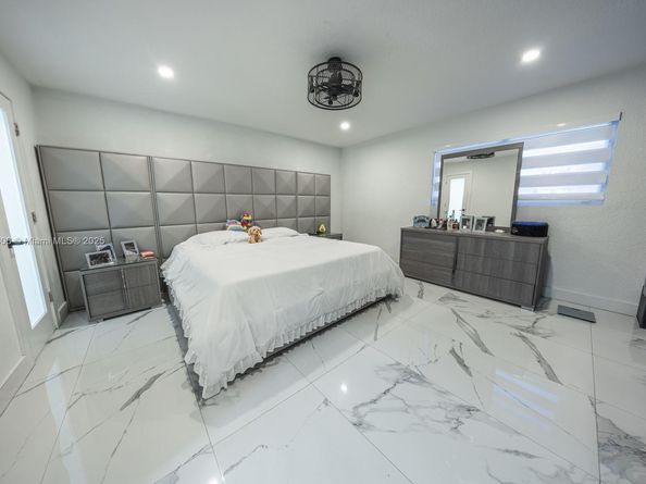 18250 NW 86th Ave, Hialeah FL 33015