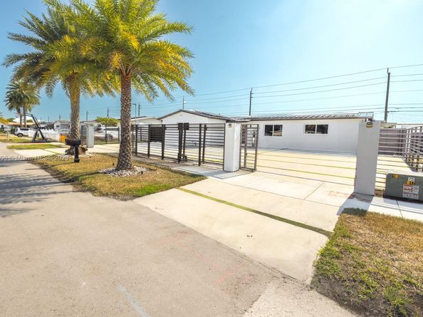 18250 NW 86th Ave, Hialeah FL 33015