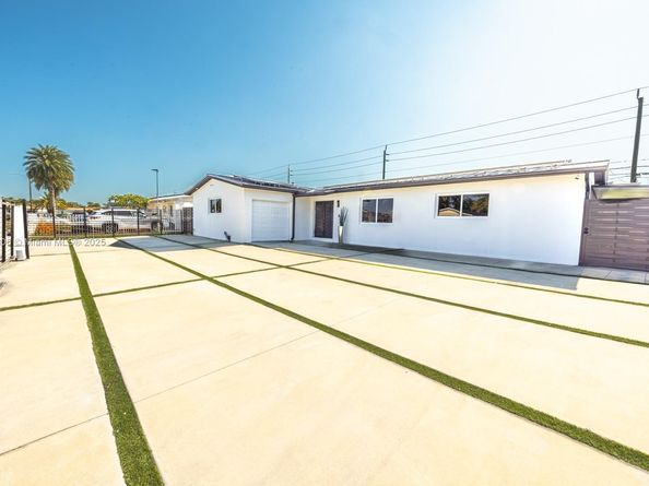 18250 NW 86th Ave, Hialeah FL 33015