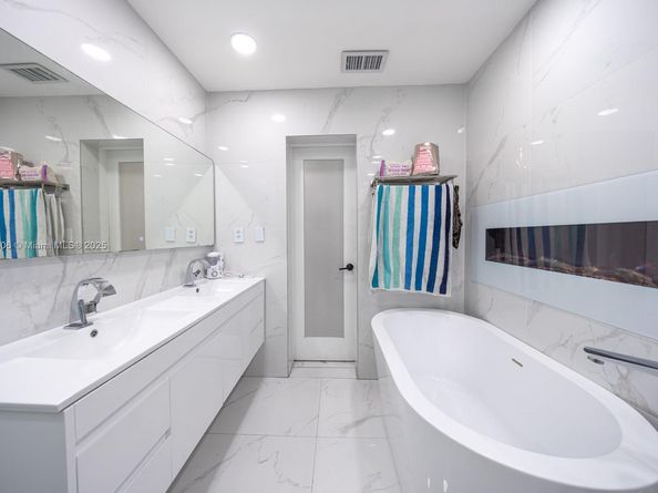 18250 NW 86th Ave, Hialeah FL 33015